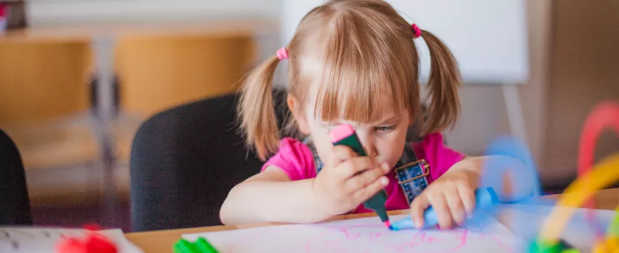 Edukacja sensoryczna to więcej niż zabawa. Jak żłobki i przedszkola wspierają rozwój dzieci?