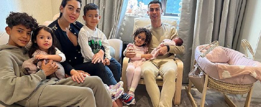 Cristiano Ronaldo pokazał córeczkę. ZDJĘCIE chwyta za serce