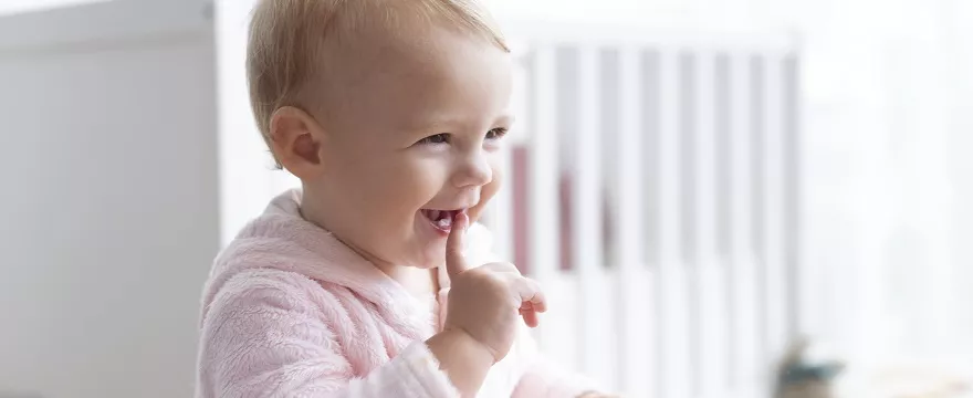 Kiedy dziecku wychodzą zęby? Z tym bywa różnie